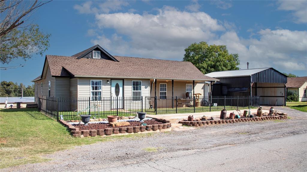 107 E Johnny Bench, Binger, OK 73009 — photo 2