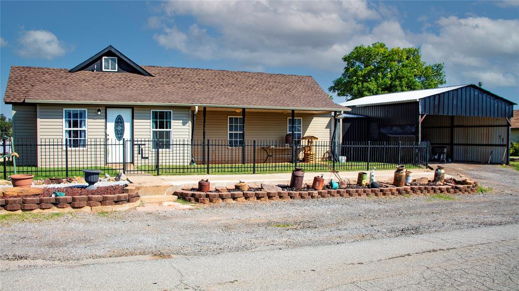 107 E Johnny Bench, Binger, OK 73009 — photo 3