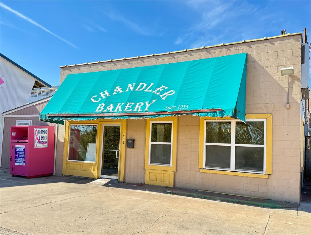 1301 Manvel Avenue — photo