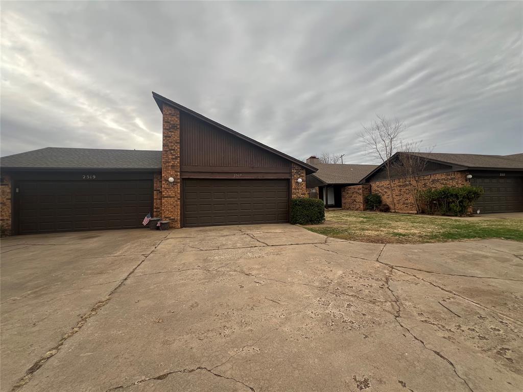 2517 W Hefner Road — photo