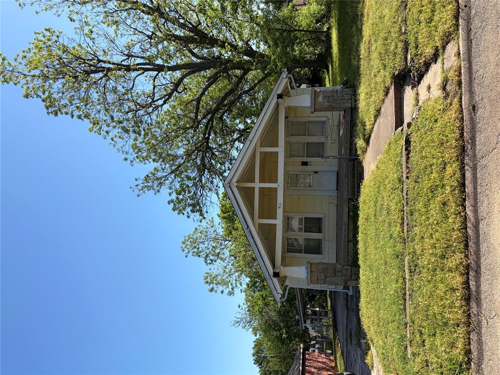 911 E 3rd Street — photo