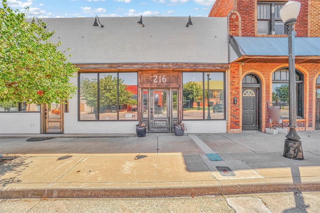216 W Broadway Avenue — photo