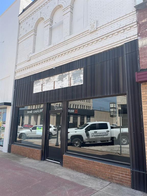 301 W Chickasha Avenue 303 — photo