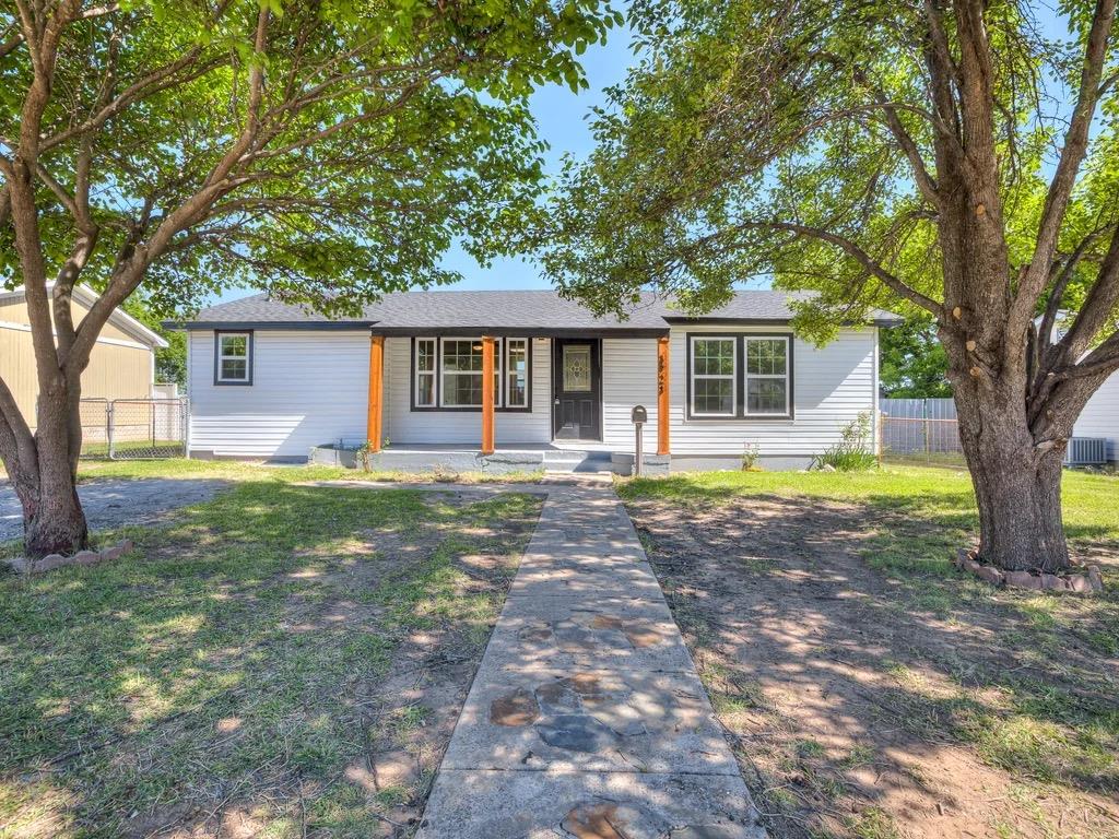 3923 SE 10th Place — photo