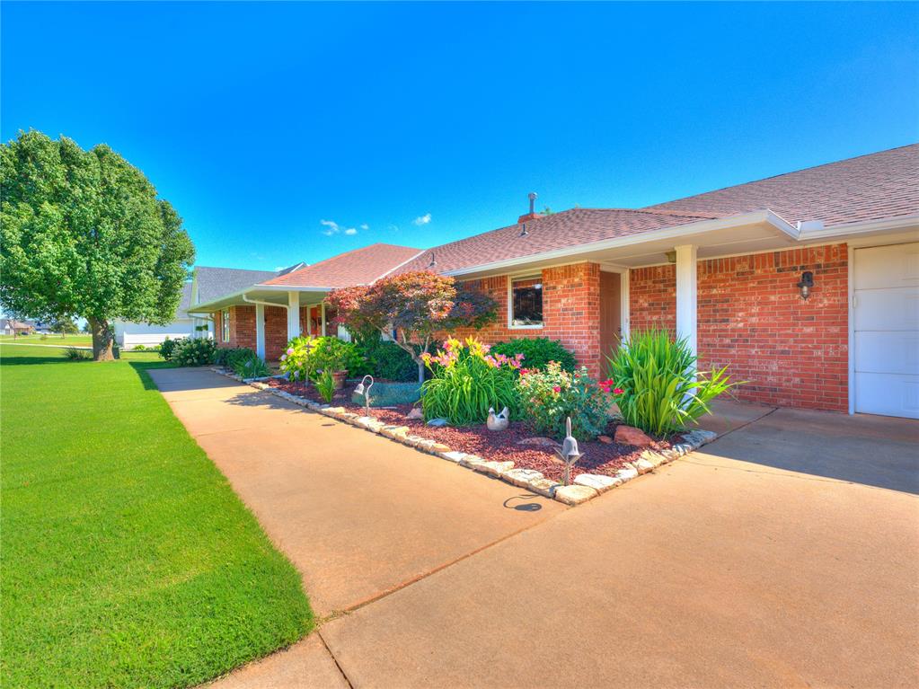 1725 Cedar Valley Manor — photo