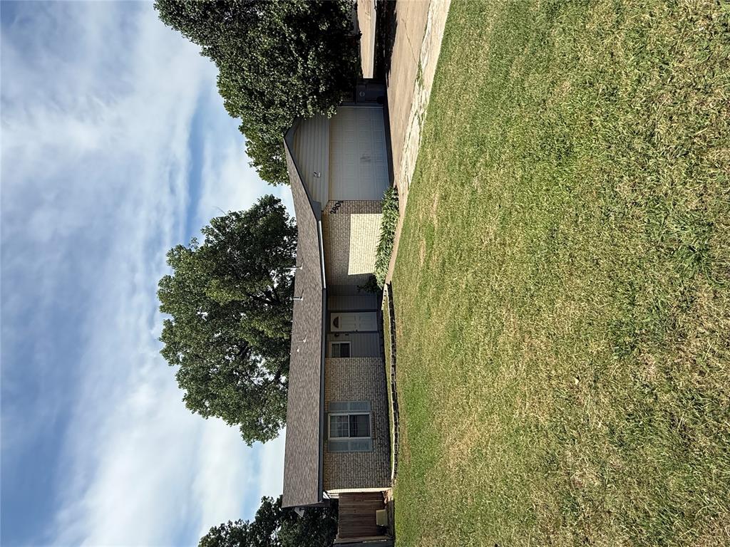 2901 NE Lakeview Circle — photo