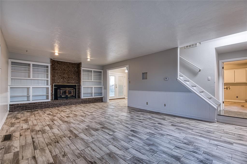 1118 Camelot Drive — photo