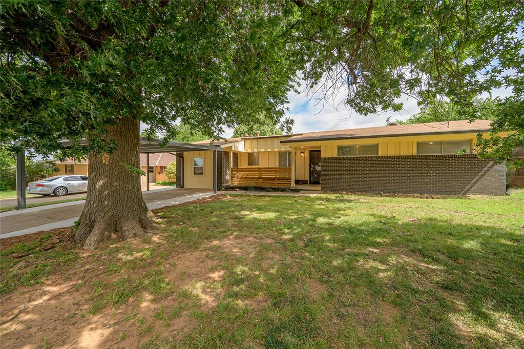 1021 W Woodcrest Drive — photo
