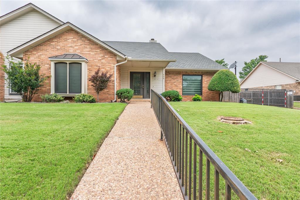 536 Lakeside Court — photo