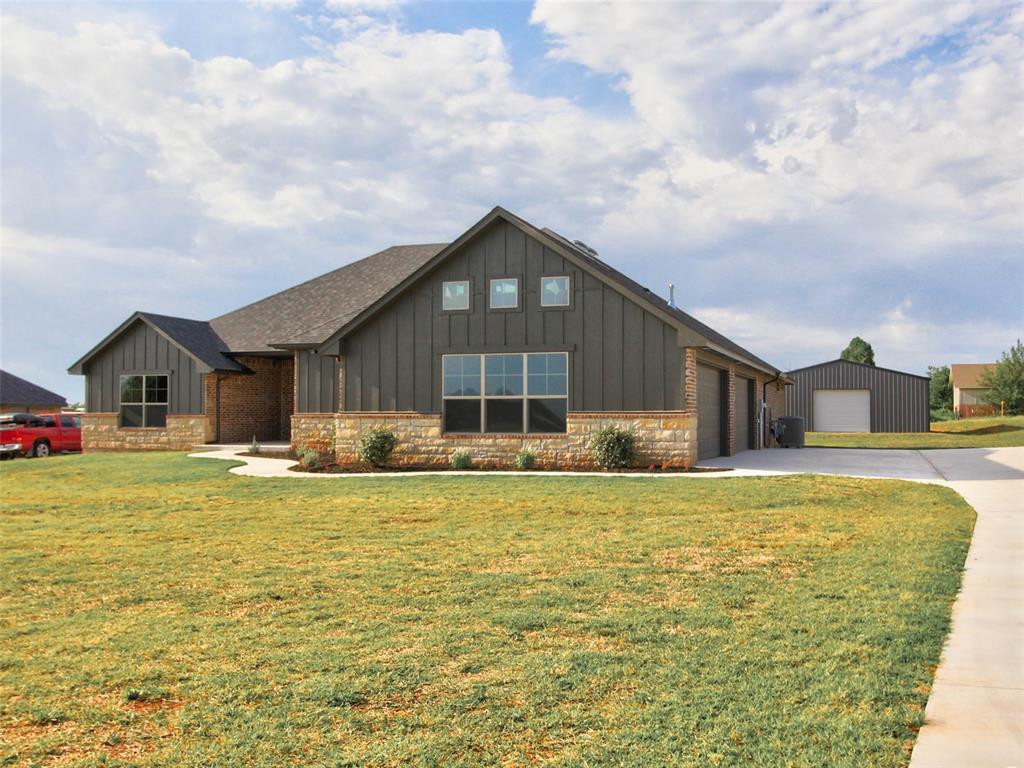 8681 Oak Tree Circle — photo