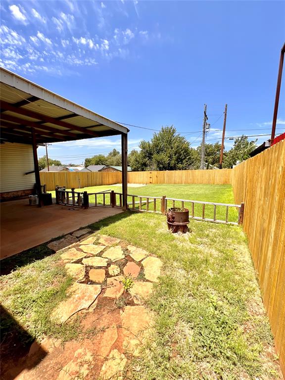 205 E 1st Street, Carnegie, OK 73015 — photo 2