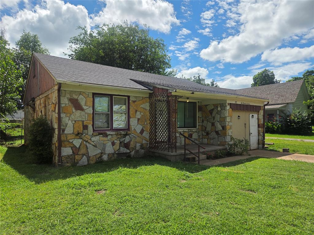 207 S Elm Street — photo