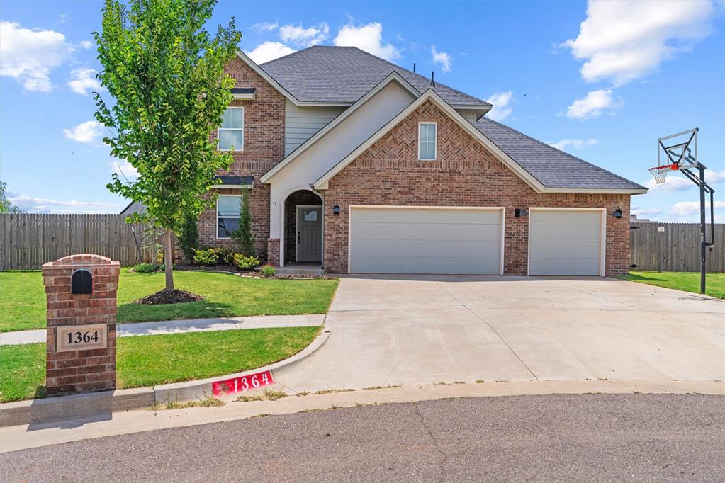 1364 Pineridge Circle — photo