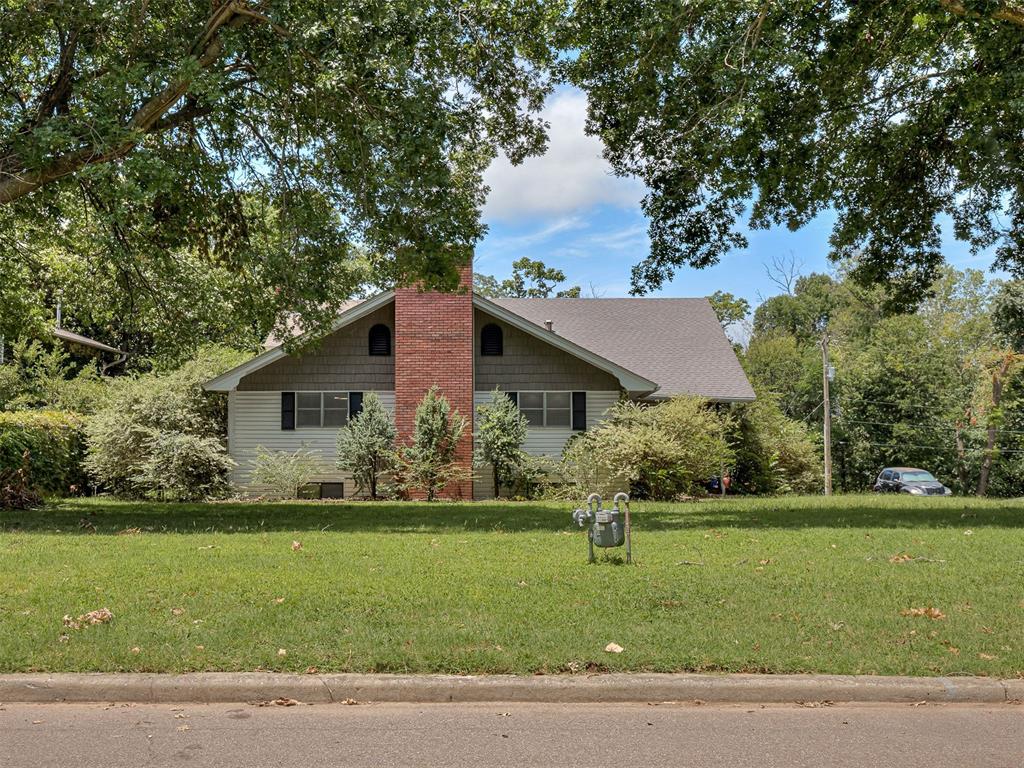 2616 Walnut Road — photo