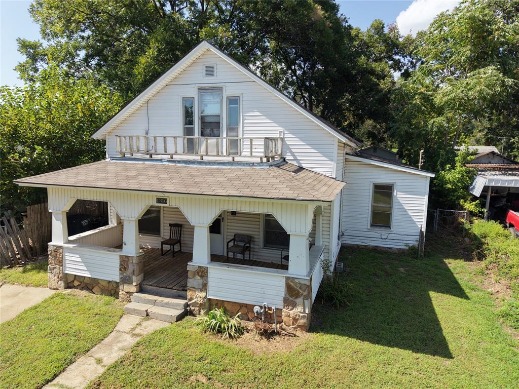 1316 E 9th Street — photo