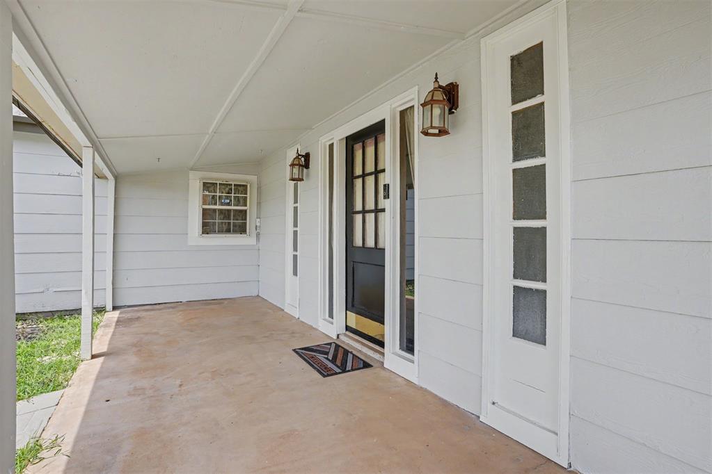 110 W Davis Street — photo