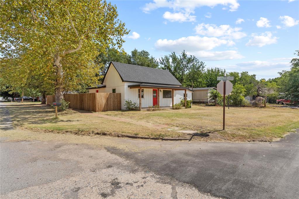 103 E Ash Street, Carnegie, OK 73015 — photo 2