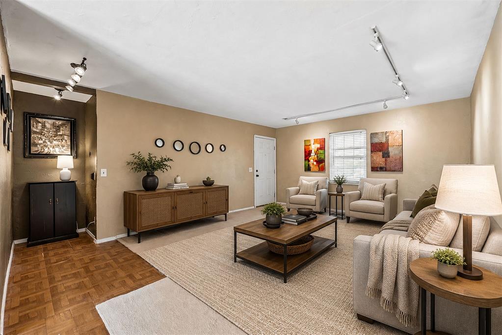 11323 N May Avenue B — photo