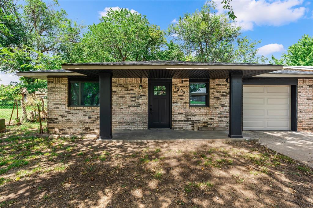 1208 E Hickman Street — photo