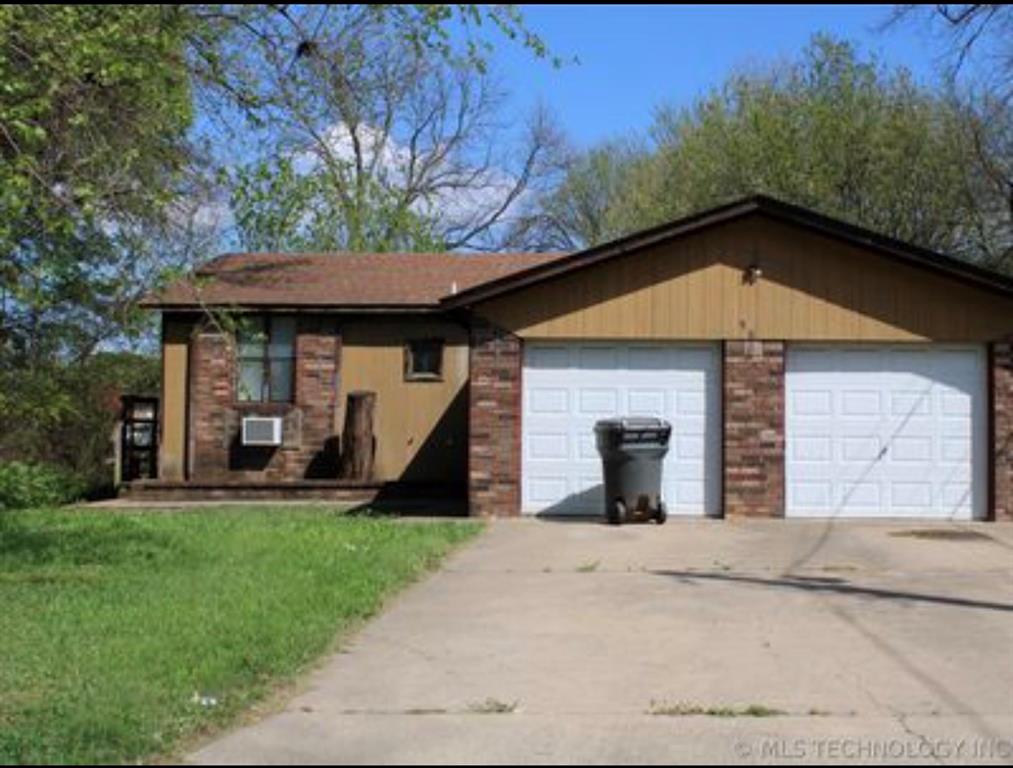 906 NW a Street — photo
