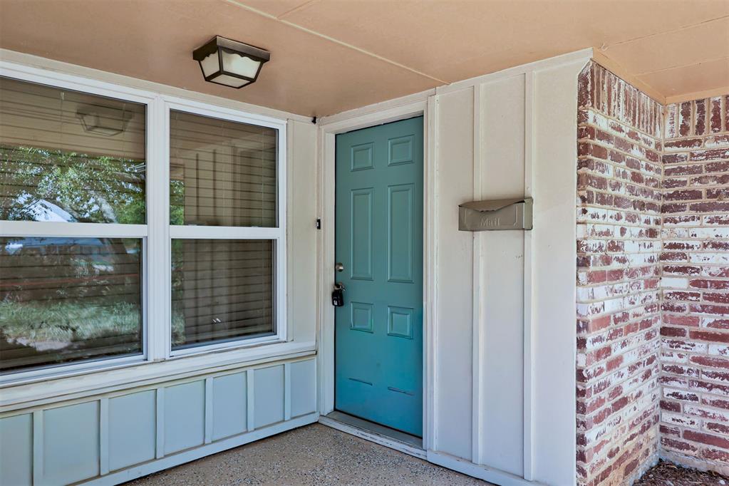 327 Woodcrest Drive — photo