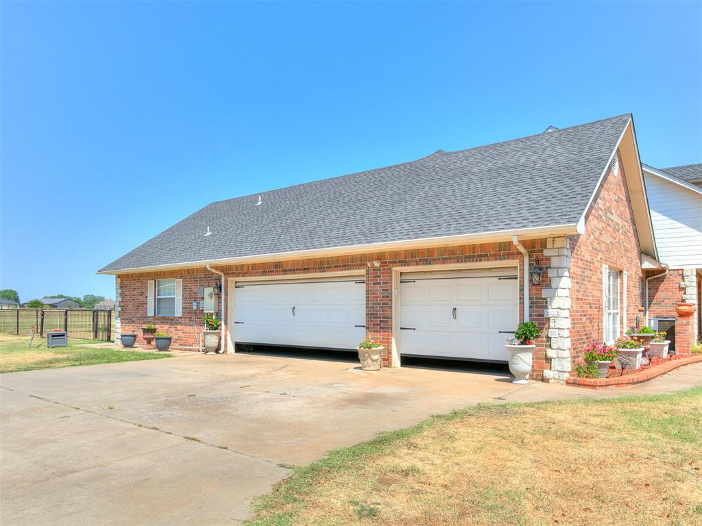 5401 Castle Ridge Drive, Mustang, OK 73064 — photo 2