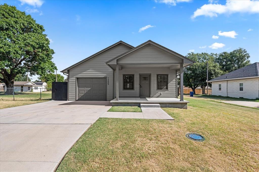 1205 E Oak Street — photo