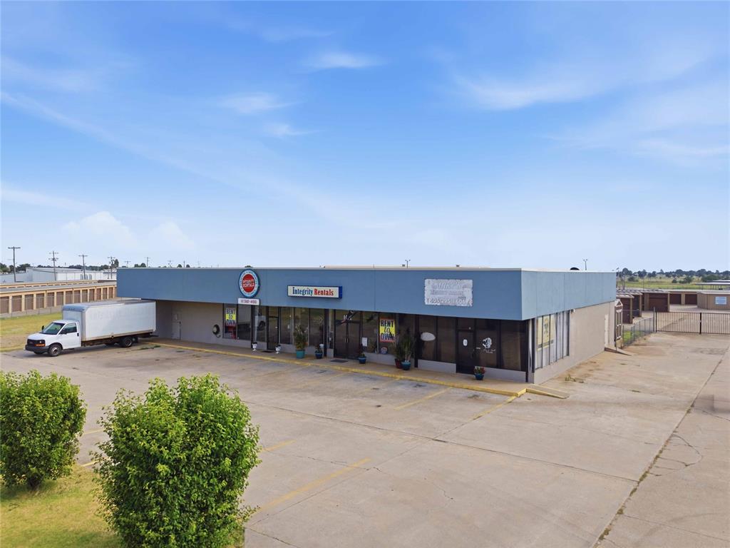 1611 E US Highway 66 Highway — photo