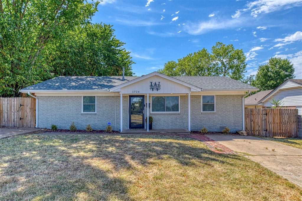 1724 S Jensen Avenue — photo