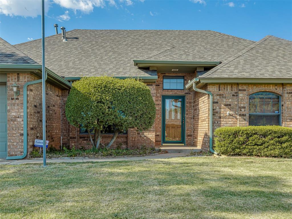 141 E Olympic Drive, Yukon, OK 73099 — photo 2