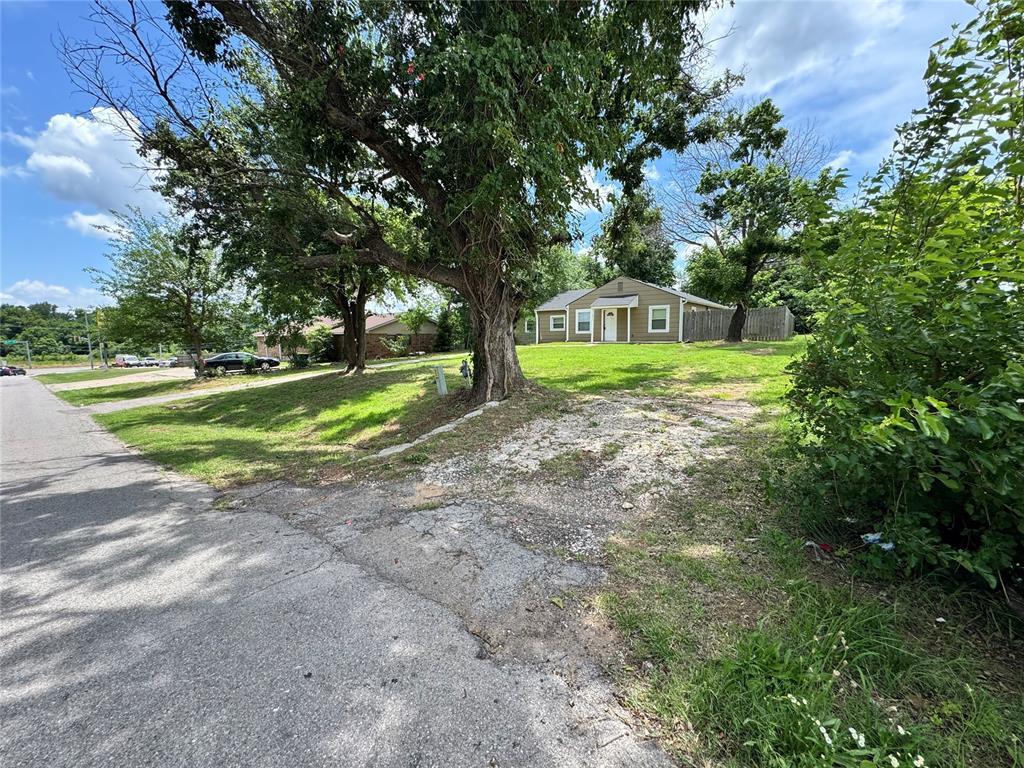 2411 N Clarke Street — photo
