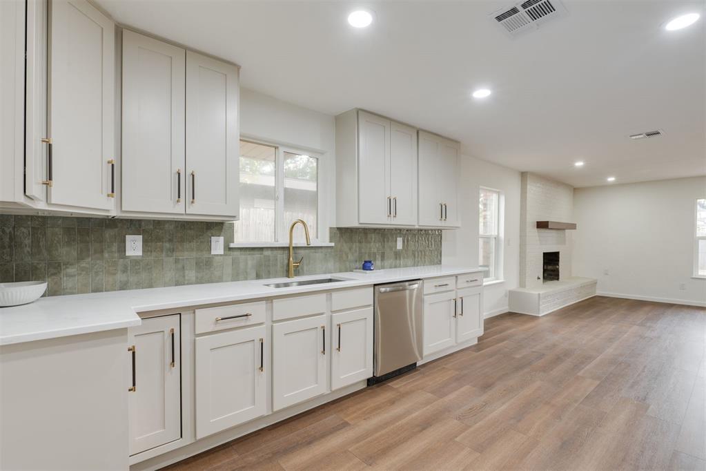 2733 Manchester Drive — photo