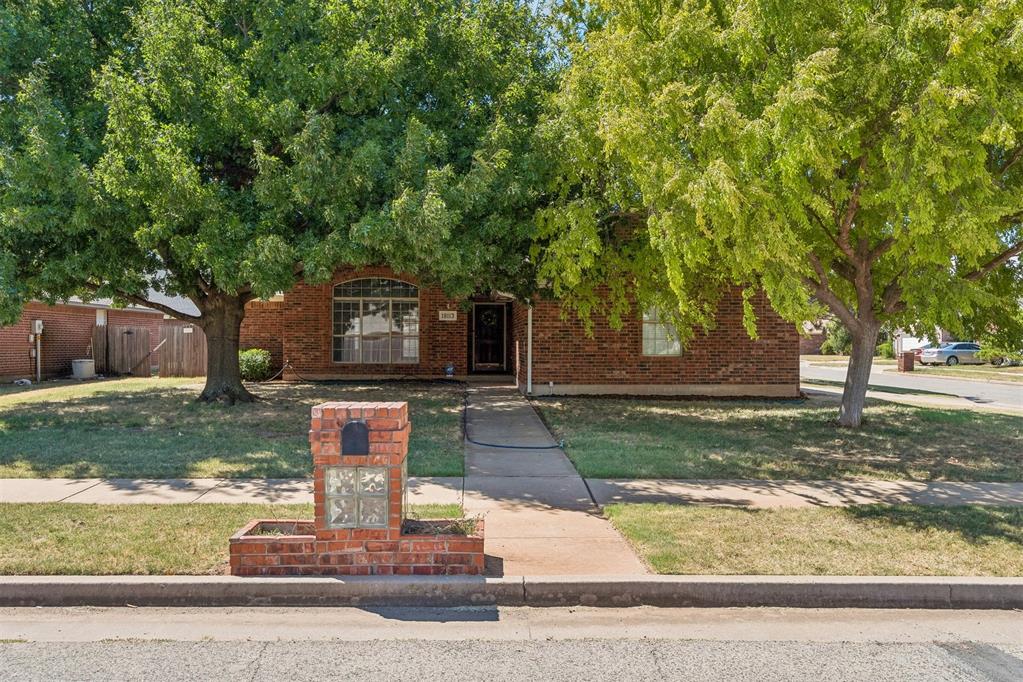 18113 Laurel Oak Drive — photo