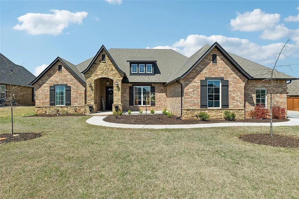 2585 Forest Glen Drive — photo