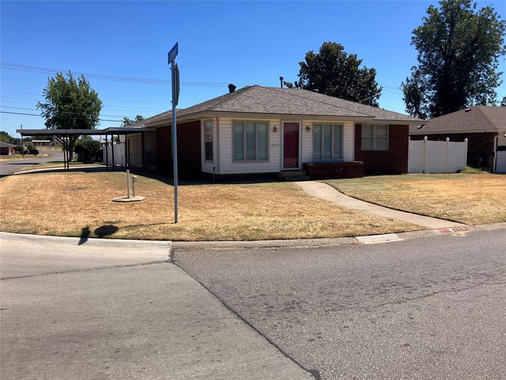 2116 Maple Drive — photo
