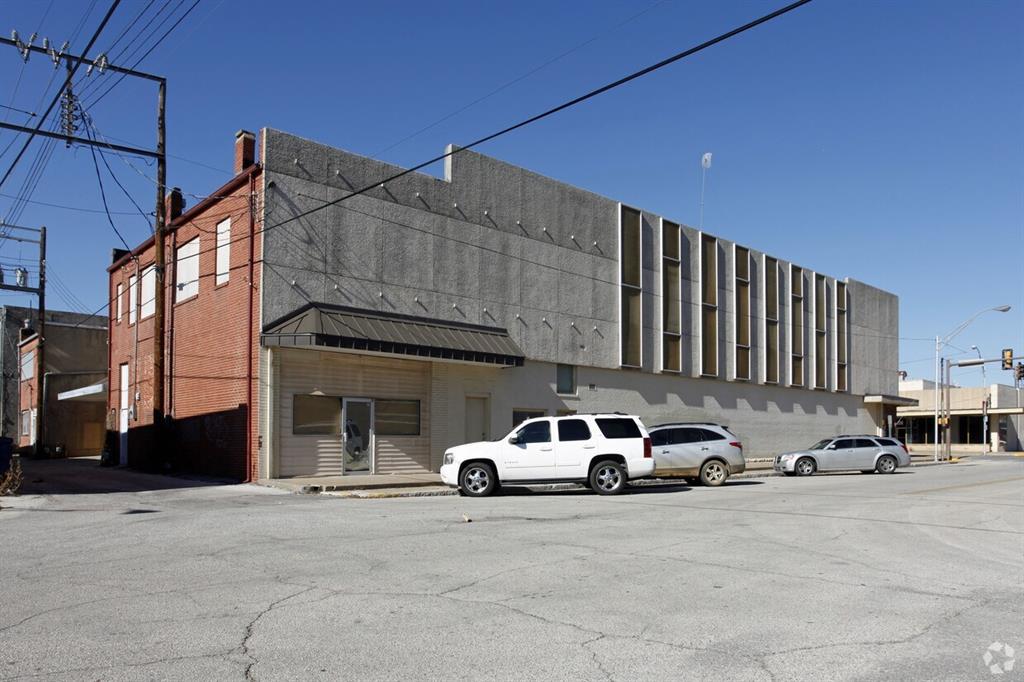 121 E MAIN ST — photo 3