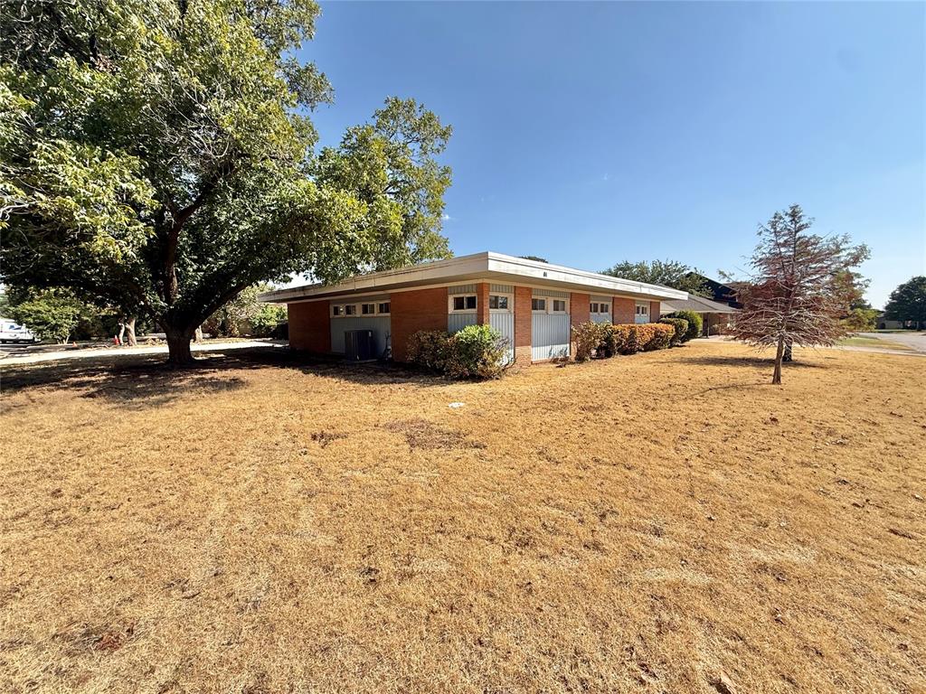 401 Lakeside Drive — photo