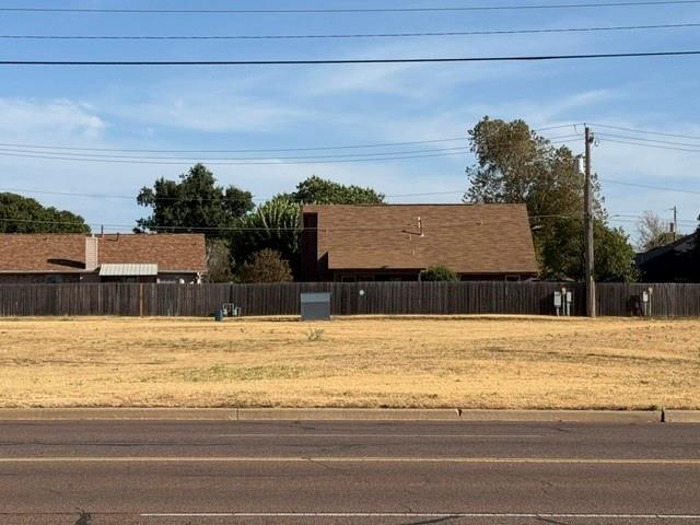 1105 E Tamarack Road — photo