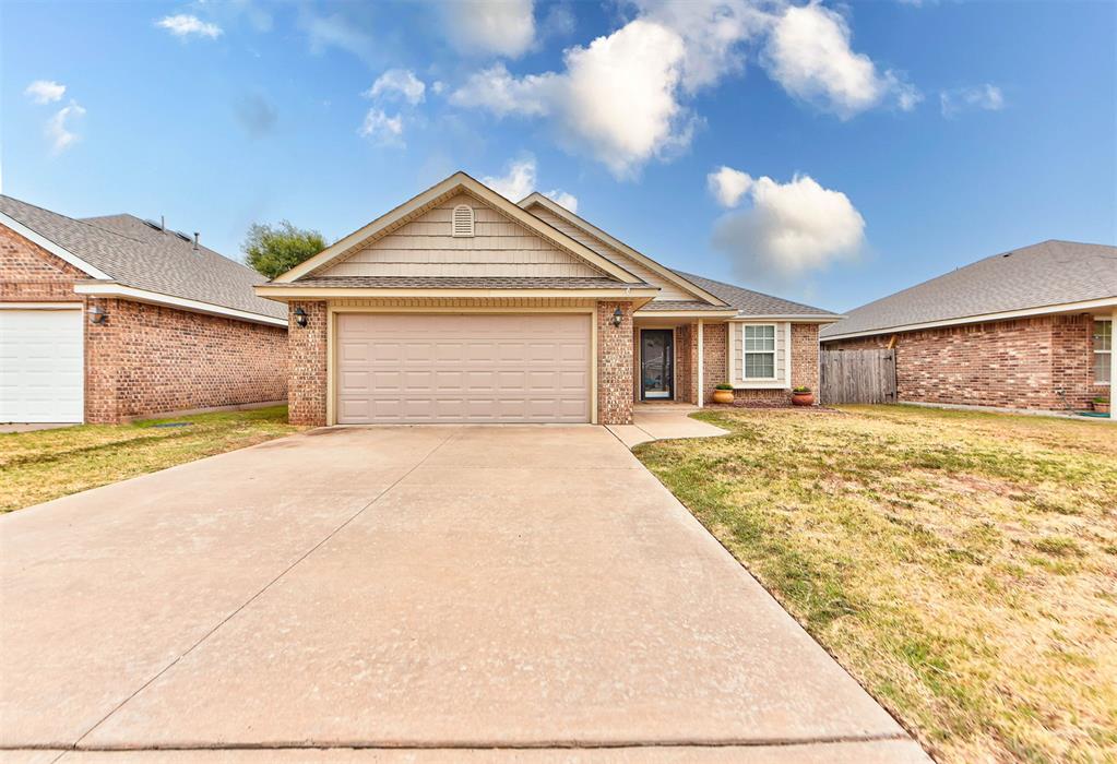 2302 W Bradford Circle — photo