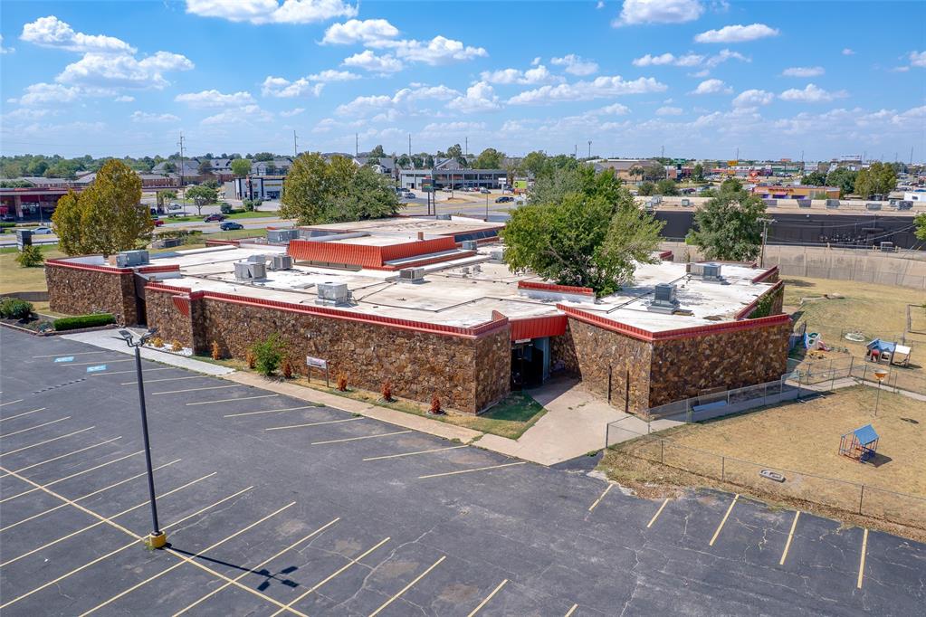 6009 NW Expressway Street — photo