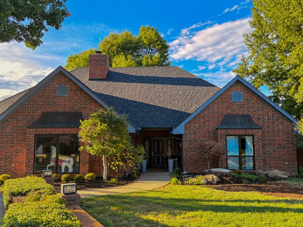 4205 N Upper Lake Drive — photo