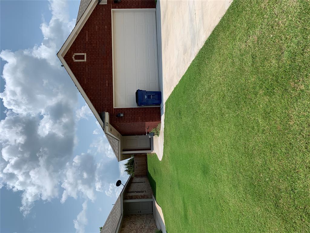 202 Woodbriar Road — photo
