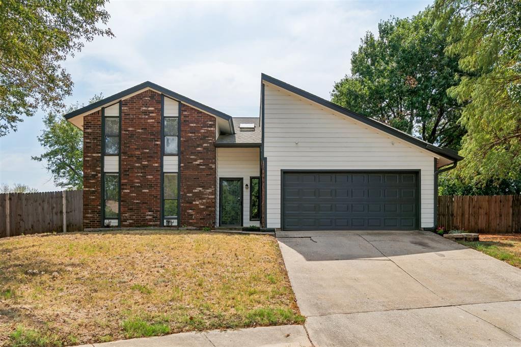 824 Lakeside Circle — photo