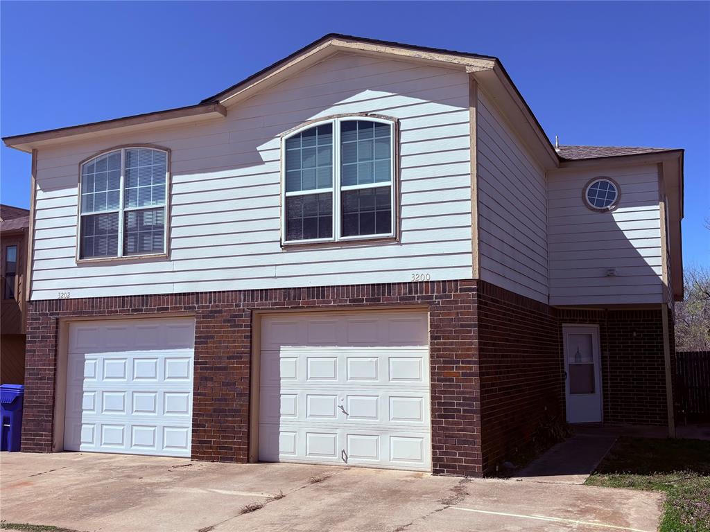 3200 Ridgecrest Court — photo