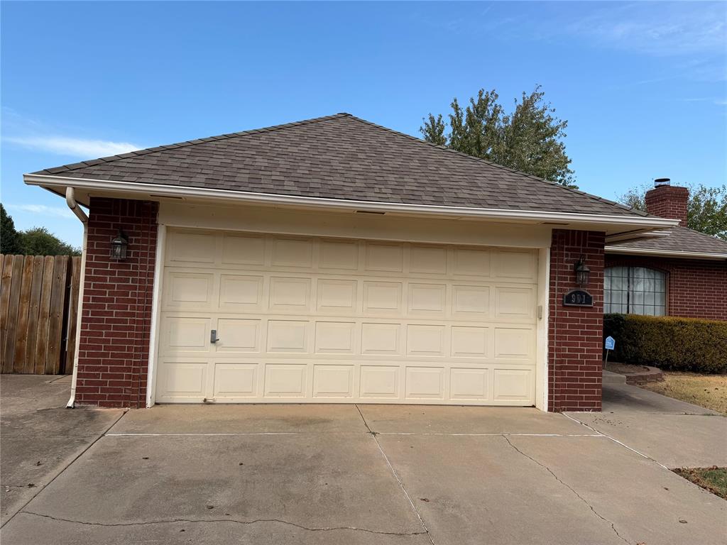 901 Randall Drive — photo