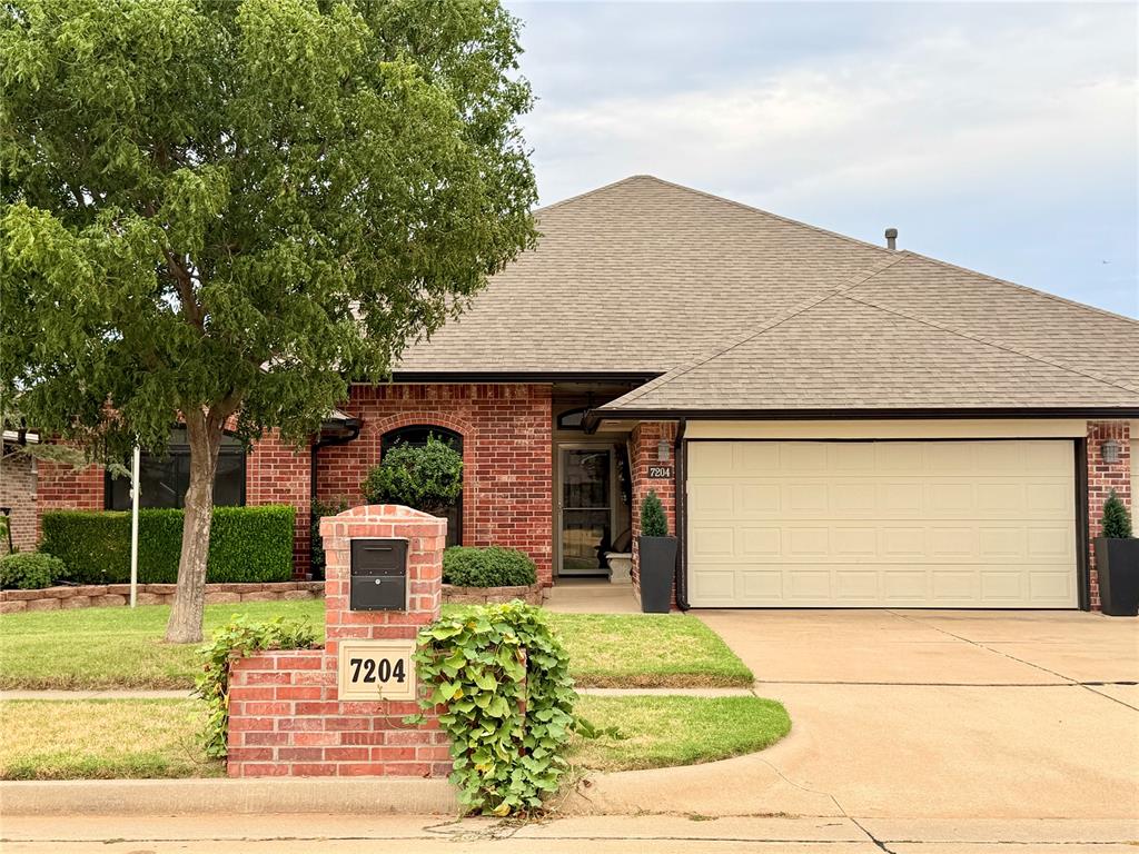 7204 Green Meadow Lane — photo