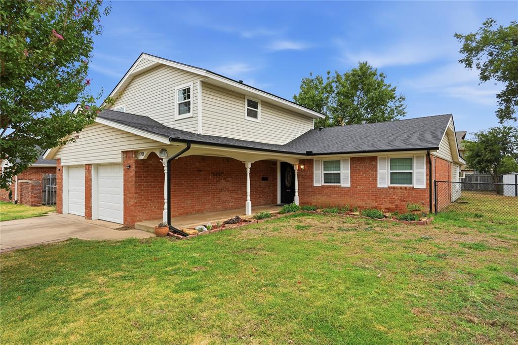 1701 Camelot Drive — photo