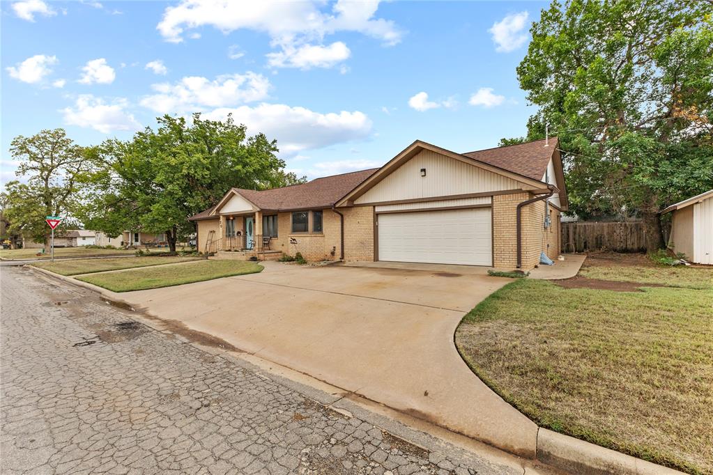 120 E Maple Street, Fairview, OK 73737 — photo 3