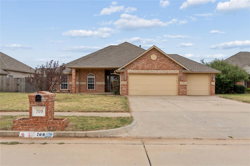 709 N White Tail Way — photo