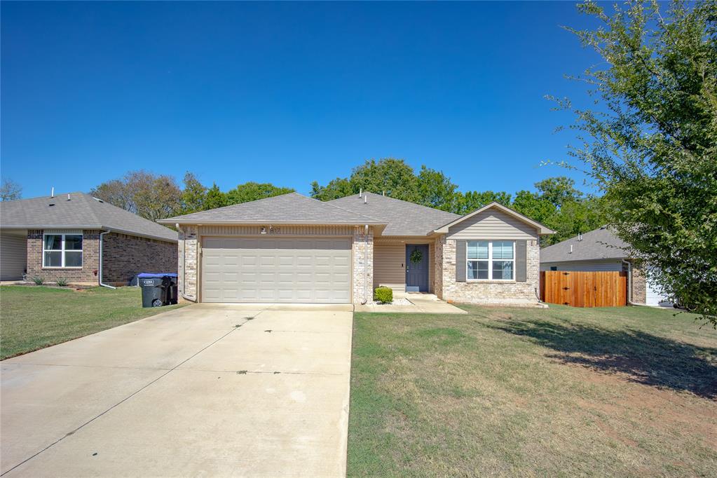 817 Twin Lakes Drive — photo
